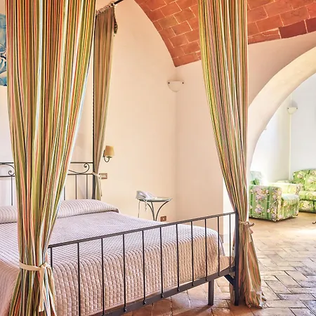 Borgo Casabianca Hotel 4*